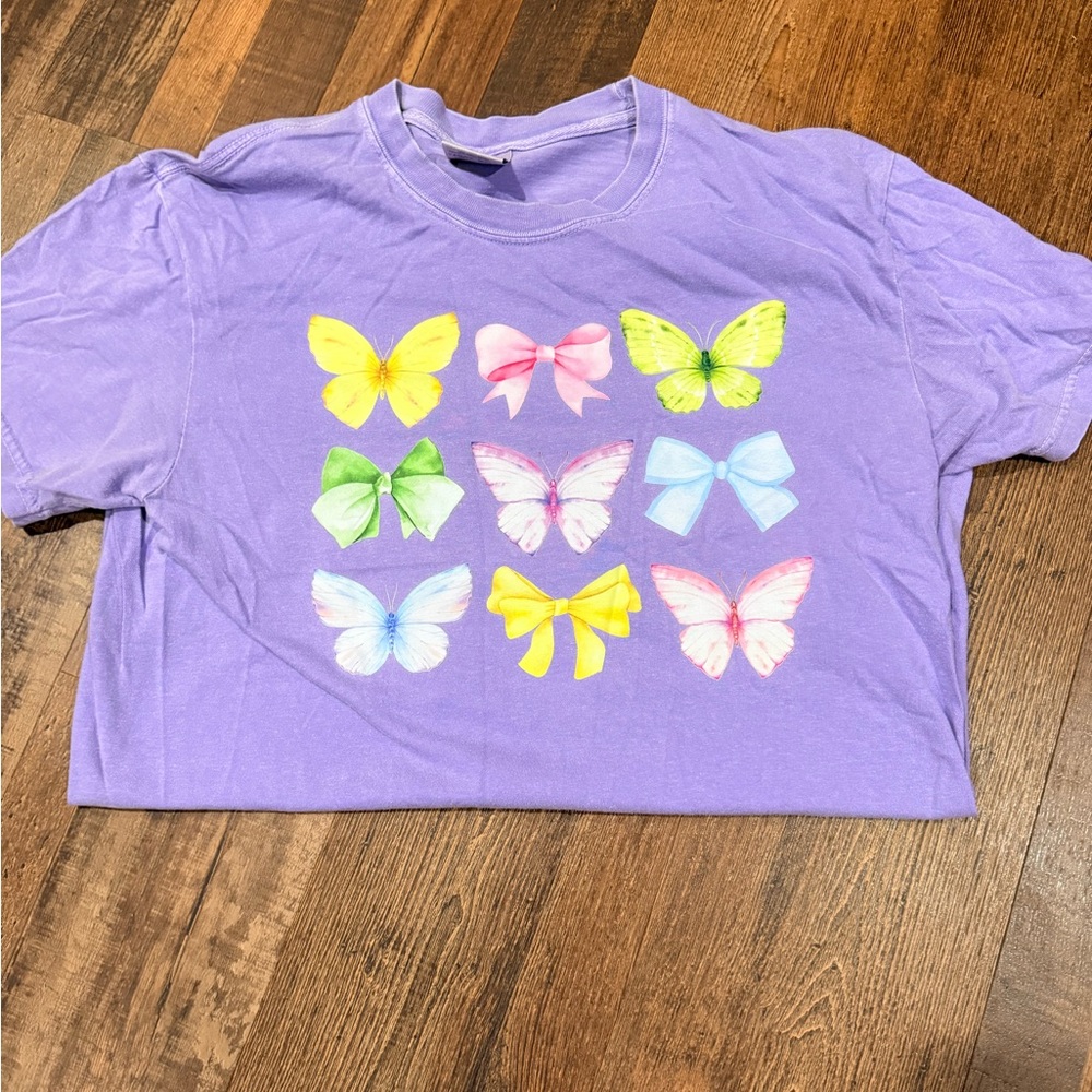 Comfort Colors Lavender Butterfly & Bow Graphic Short Sleeve Tee